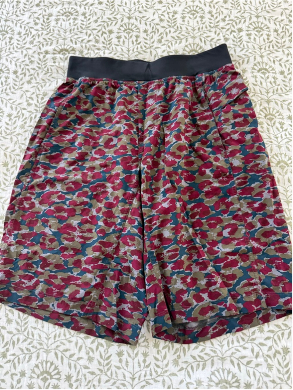 Lululemon Athletica Athletic Shorts S Red Teal